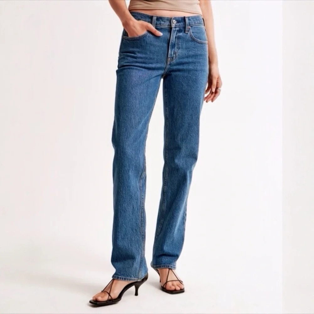 Abercrombie & Fitch The 90s Straight Mid Rise Jeans‎ In Size 34/18Short (Petite)
